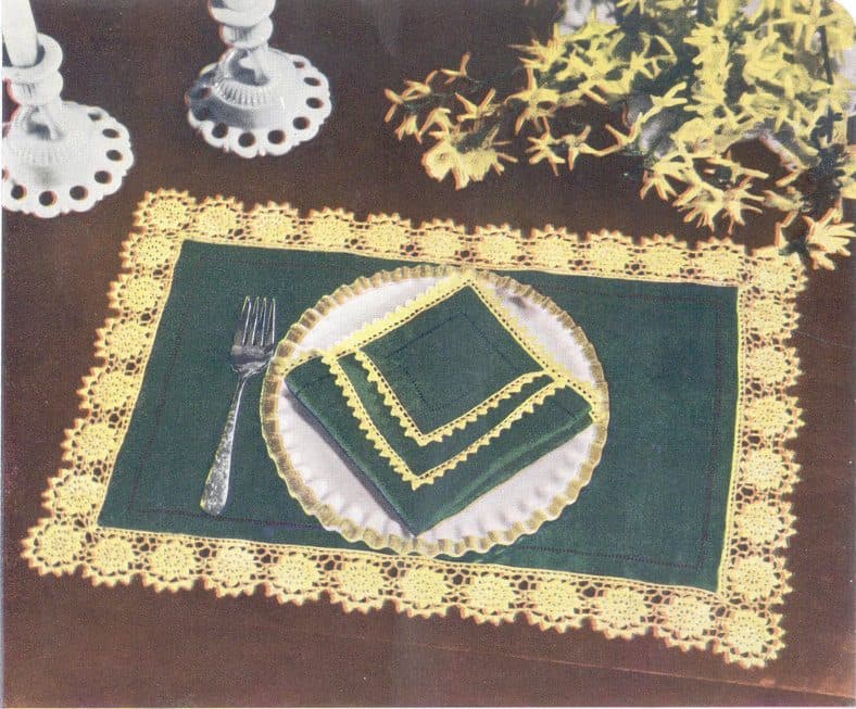Green place mats and napkins #817, as photographed in the 1951 leaflet.